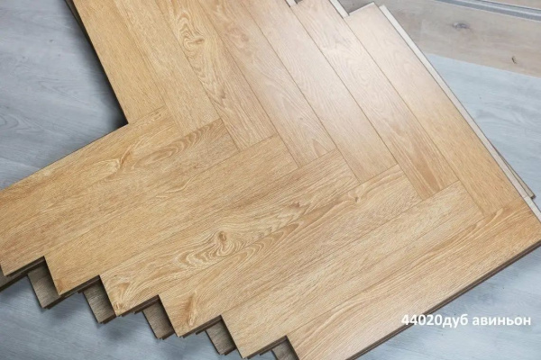 Ламинат Kronparket Herringbone 44020 Дуб Авиньон 34 класс 12 мм
