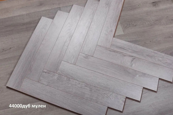 Ламинат Kronparket Herringbone 44000 Дуб Мулен 34 класс 12 мм