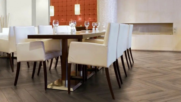 Ламинат Kronotex Herringbone D3766 Дуб Метц 32 класс 8 мм