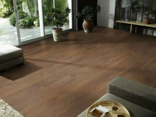 Ламинат Tarkett Woodstock Family 833 NWOOI-41M1033-8E Дуб Шервуд тобакко 33 класс 8 мм