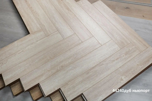 Ламинат Kronparket Herringbone 44240 Дуб Ньюпорт 34 класс 12 мм