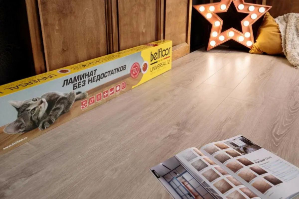 Ламинат Belfloor Universal BF12-546-UN Дуб 33 класс 12 мм